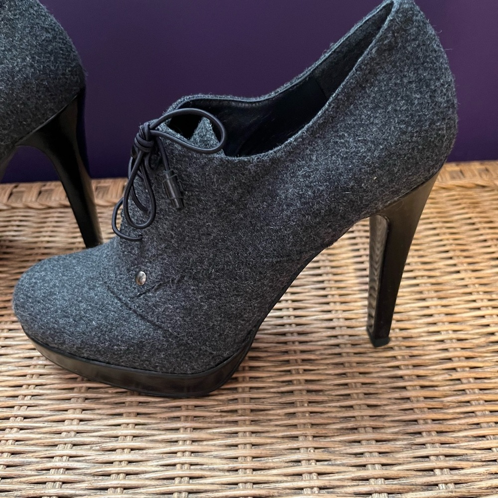 Stuart Weitzman, Tiebow In Gray Flannel, Size 8. … - image 1